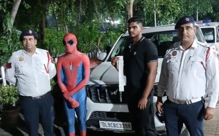 दिल्ली पुलिस के जाल में फंसा स्पाइडरमैन! पुलिस ने कर दिया 26 हजार का चालान...