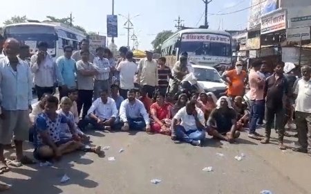Jabalpur News : कालोनी में जलभराव के समस्या से परेशान लोग आए सड़क में, करीब 2 घंटे लगा रहा जाम