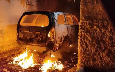 Jabalpur News: नेपियर टाउन इलाके में कार मे लगी आग, दमकल कर्मियों ने आग पर पाया काबू