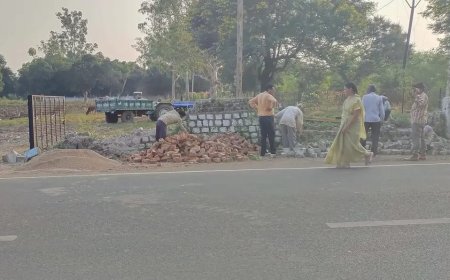 कलेक्‍टर के निर्देश पर पीजी कॉलेज के सामने स्थित पार्किग स्‍थल का कराया गया समतलीकरण