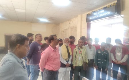 रुठियाई रेलवे स्टेशन पर रेल यात्रियों की चौपाल लगाकर दी साफ सफाई की जानकारी