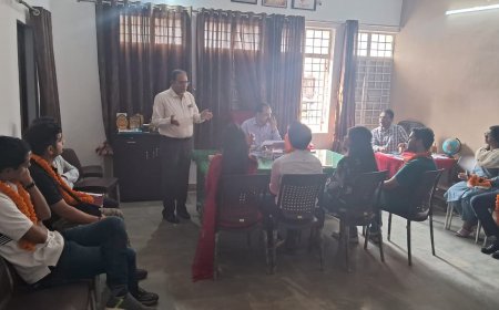 प्रशिक्षु सिविल सेवा अधिकारियों ने किया सीएम राइज मॉडल उ.मा. विद्यालय गुना का भ्रमण