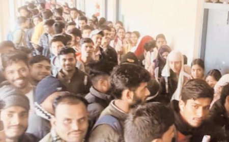 महाविद्यालय में ड्राइविंग लाइसेंस शिविर का आयोजन, उमड़ी छात्र-छात्राओं की भीड़