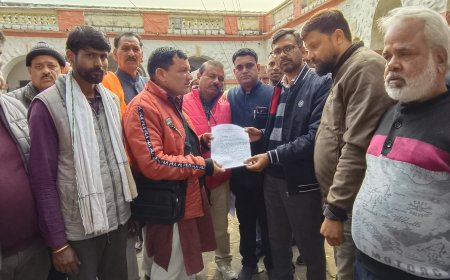 विश्व हिंदू परिषद ने तहसीलदार को सौंपा ज्ञापन।