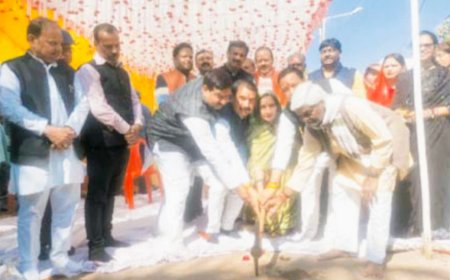 न्यू टेकरी मार्ग के डामरीकरण कार्य का भूमि पूजन संपन्न