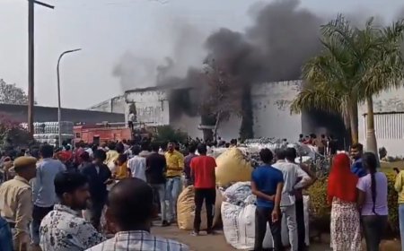 पगारा की धागा फैक्ट्री में लगी आग, मशीने और सामान जलकर खाक