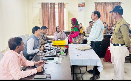 कलेक्टर किशोर कुमार कन्याल ने जनसुनवाई में सुनी लोगों की समस्याएँ