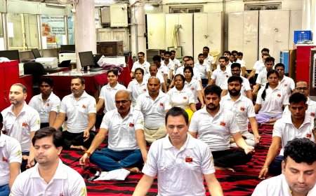 Guna News: प्रधान डाकघर गुना में मनाया गया योग 11 वा अंतर्राष्ट्रीय योग दिवस