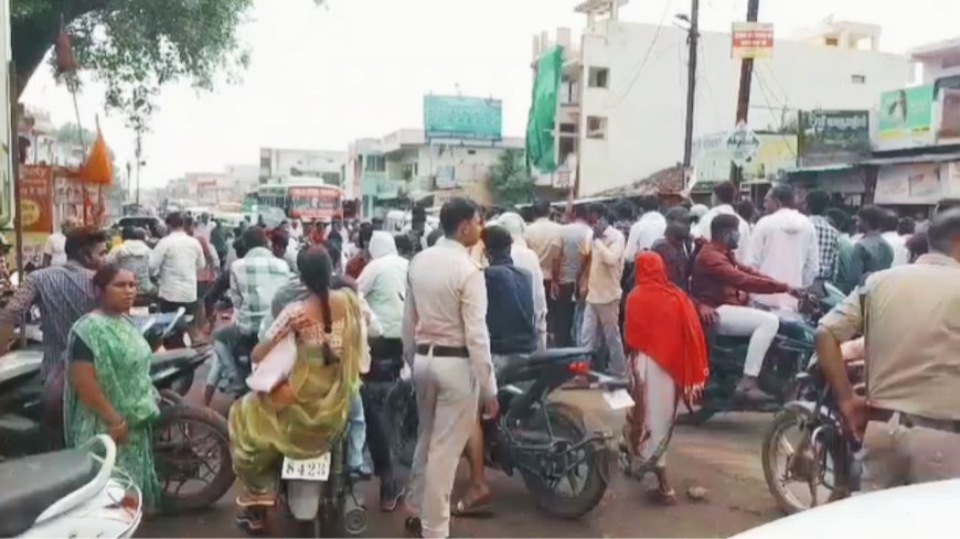 Jabalpur News: खाद की किल्लत से भड़के किसानों ने कर दिया चक्का जाम