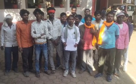 Guna News: आत्महत्या के लिए उकसाने बालों पर कार्यवाही नहीं, ग्रामीणों ने पुलिस अधीक्षक को सौंपा ज्ञापन